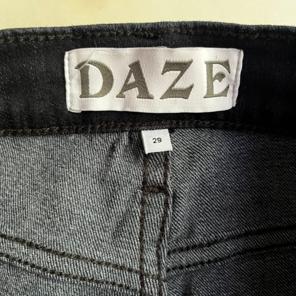 Daze Denim Dark Blue Wash High Rise Cropped Kick Flare Jeans Button Fly size 29 - Picture 9 of 11